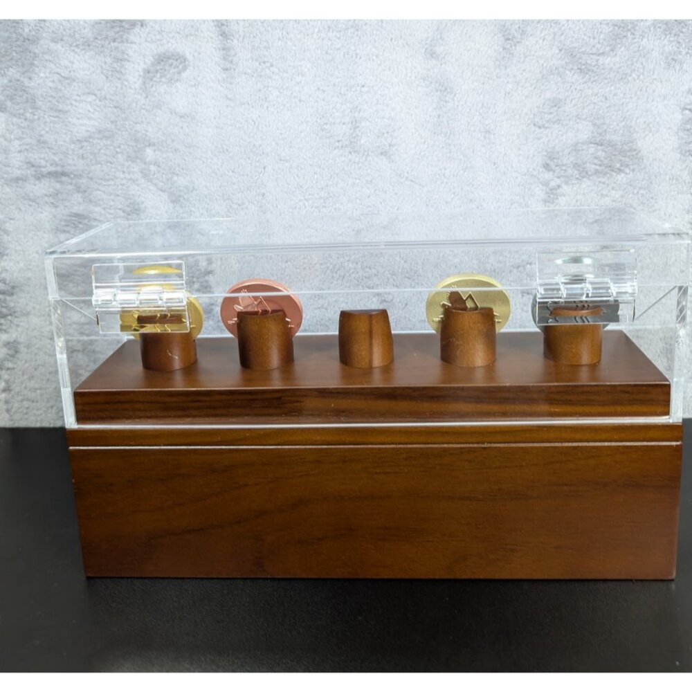 Delta Waterfrowl Collector Coin & Wooden Display Case Set - 4 Coins Drawer - Picture 6 of 6